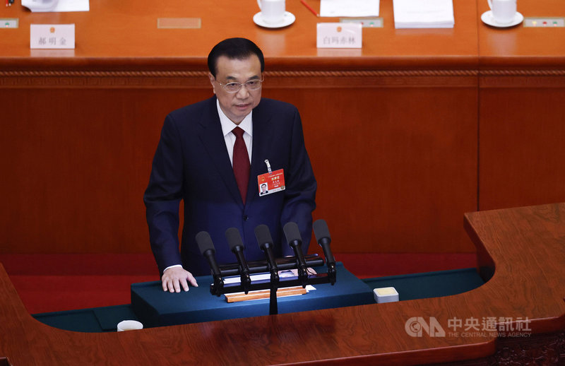 第13全國人民代表大會第4次會議5日在北京人民大會堂開幕。中國國務院總理李克強代表國務院向大會作政府工作報告。(中新社)中央社 110年3月5日