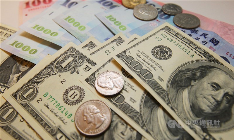 央行公布2月外匯存底金額為5433.26億美元,相較於前幾個月平靜。(中央社檔案照片)