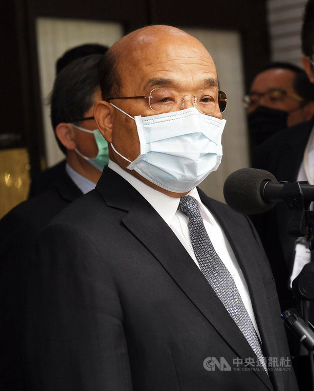 美國總統拜登首份國安戰略指南中,表態支持台灣;行政院長蘇貞昌(前)5日上午在立法院受訪說,「過去有人譏笑我們押錯寶」,但現在大家可以清楚看到,台灣的努力被世界看見、被美國肯定。中央社記者施宗暉攝 110年3月5日