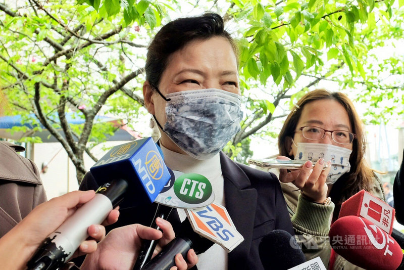 經濟部長王美花(中)6日表示,(科學園區)鑿井取水是旱災時的不得已短期措施,以前都有這機制,以因應特殊天候情況。中央社 110年3月6日