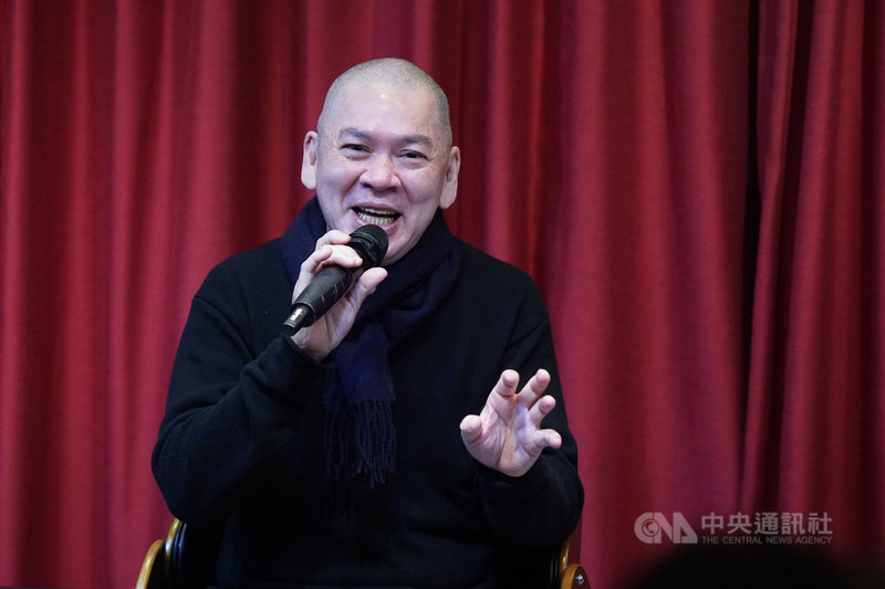 導演蔡明亮6日應邀到國家電影及視聽文化中心出席「閱讀蔡明亮的影像與咖啡」新書導讀講座,他表示,盼透過兩本關於他的新書,讓讀者更了解他的創作理念。中央社記者徐肇昌攝 110年3月6日