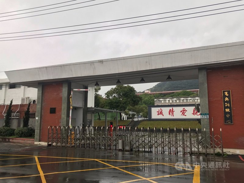 新北市五股憲兵訓練中心因營區過度修剪及砍除樹木,遭新北市府依「新北市樹木保護自治條例」裁處新台幣25萬元罰鍰。(景觀處提供)中央社記者王鴻國傳真 110年3月7日