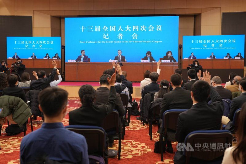 中國第13屆全國人民代表大會第4次會議7日邀請國務委員兼外交部長王毅出席記者會,說明中國對外關係與外交政策。(中新社提供)中央社 110年3月7日
