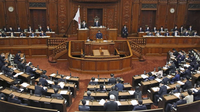 根據國際調查,女性在世界各國議會占比以25.5%創新高之際,日本女性議員占比卻不到一成。圖為日本國會開會。(共同社)