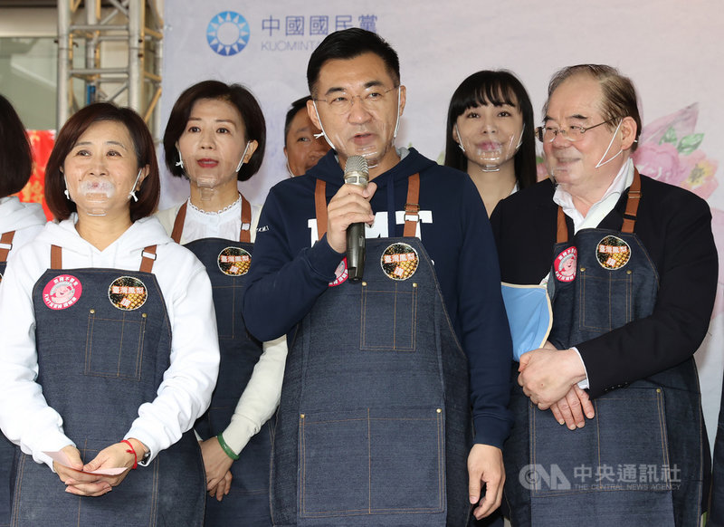 外傳前總統府秘書長廖了以、前立委劉盛良勸進國民黨主席江啟臣放眼2024大選,江啟臣(前中)8日表示,這是胡扯,無稽之談,一切都是傳言。圖為江啟臣出席國民黨部活動。中央社記者鄭傑文攝 110年3月8日