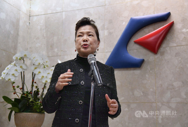 科技廠商因水情吃緊盼鑿井取水應急引發熱議。經濟部長王美花8日出席「女性創業學院計畫啟動儀式暨交流茶會」前受訪表示,鑿井屬備援機制,只要經評估如地下水豐沛、沒有地層下陷,就能進行。中央社記者王飛華攝 110年3月8日
