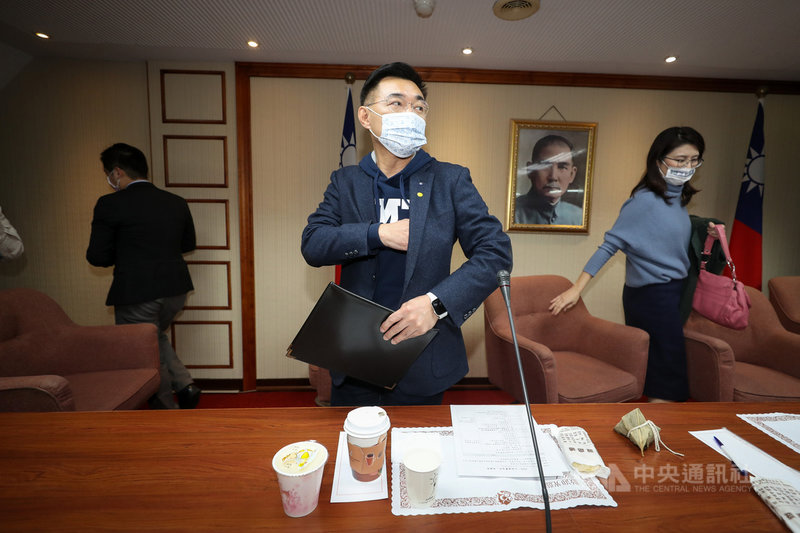 外傳前總統府秘書長廖了以、前立委劉盛良勸進國民黨主席江啟臣放眼2024大選,江啟臣(中)8日表示,這是無稽之談,一切都是傳言,他個人就是非常平常心。中央社記者裴禛攝 110年3月8日