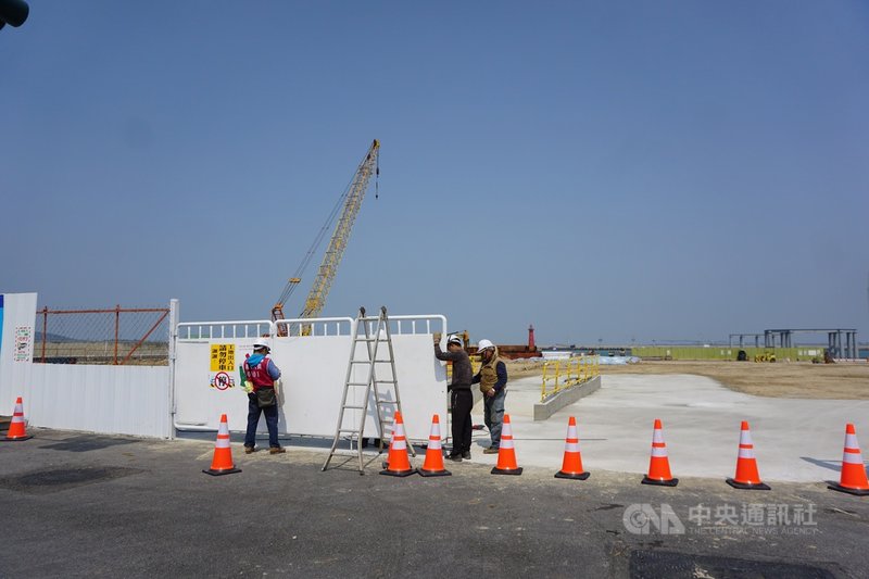 金門水頭港大型旅客服務中心新建工程10日將舉行開工典禮,預計2024年1月竣工。金門縣政府期盼這個全新門戶,提供未來兩岸小三通優質服務。中央社記者黃慧敏攝 110年3月8日