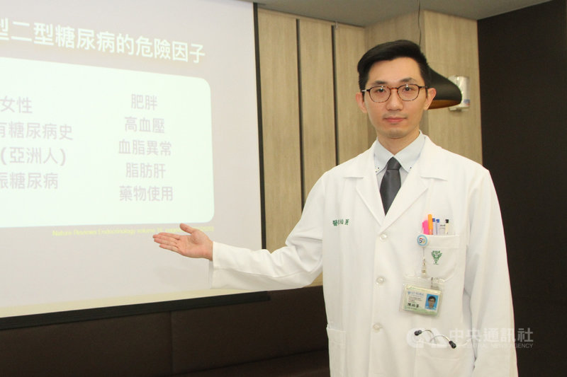奇美醫學中心內分泌新陳代謝科主治醫師陳柏蒼8日表示,年輕糖尿病患的併發症常比老年人嚴重,應多注意生活作息。中央社記者楊思瑞攝 110年3月8日
