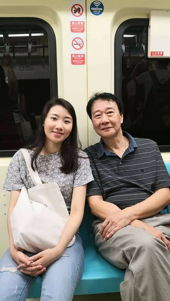 在韓國攻讀博士的台灣女學生曾以琳(左)去年在首爾街頭遭男子酒駕撞死,韓國法院14日對肇事者判處8年徒刑。曾以琳父親曾慶暉(右)說,對判決不滿意。(曾慶暉提供)