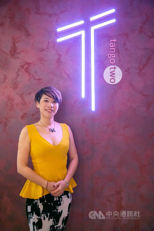 從事探戈舞蹈教學的張維倫,為了想要擁有屬於自己的舞蹈教室,在勞動部勞動力發展署中彰投分署協助下,申請「微型創業鳳凰貸款」資金挹注,順利圓夢。(勞動力發展署中彰投分署提供)中央社記者郝雪卿傳真 110年3月8日