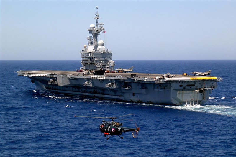「四方安全對話」架構下的美國、印度、日本和澳洲4國海軍,預計4月將與法國和阿拉伯聯合大公國舉行2次海上軍演。圖為法國航空母艦戴高樂號。(圖取自維基共享資源;作者Pascal Subtil,CC BY-SA 2.0)