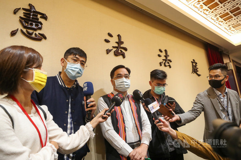 原住民王光祿打獵釋憲案,大法官9日開言詞辯論庭;原民會主委夷將.拔路兒(中)出席陳述意見。中央社記者裴禛攝 110年3月9日