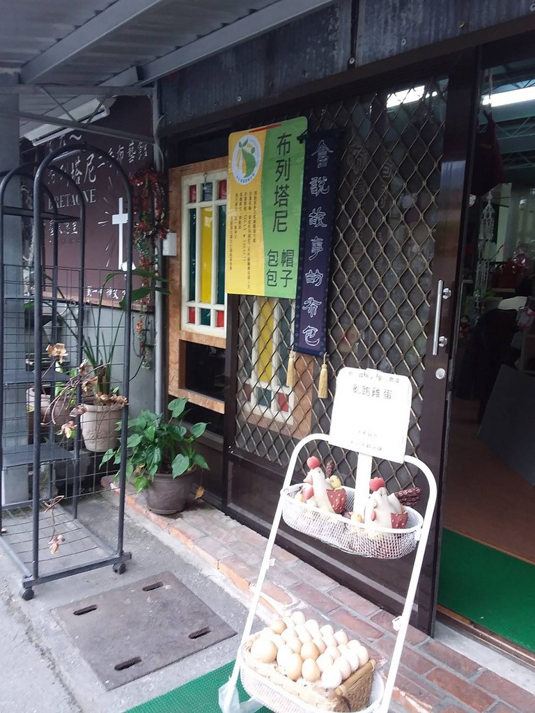 日前某民團向神父劉一峰所成立的愛心農場訂購2500顆雞蛋,但這兩天要出貨時卻臨時棄單,9日消息傳出後,花蓮各界熱心訂購,很快就把這批雞蛋買光。(劉一峰神父天涯若比鄰文化藝術基金會提供)中央社記者李先鳳傳真 110年3月9日