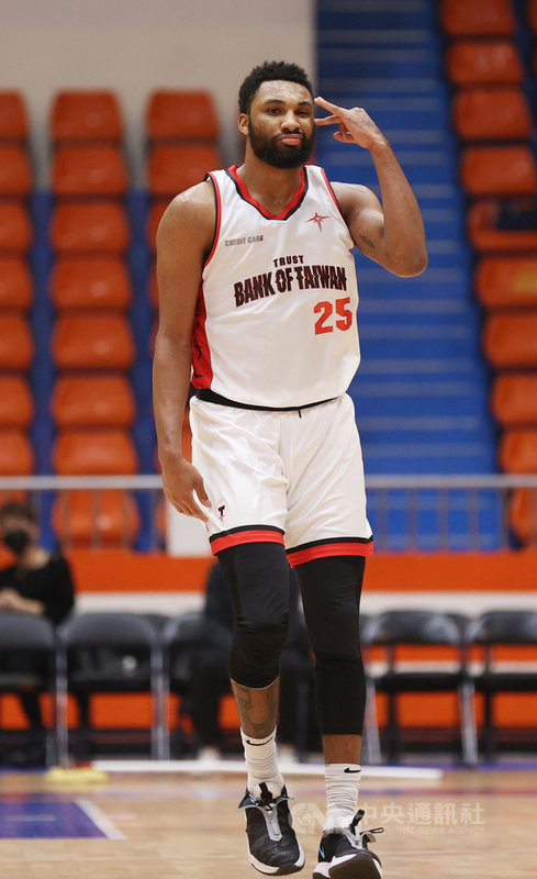 台灣銀行洋將艾爾文(Zak Irvin)上週傷癒復出,他歸隊後兩場比賽平均可繳出28.5分、7.5籃板、5助攻與2抄截的全方位成績單,也獲選單週最佳球員。(籃協提供)中央社記者龍柏安傳真 110年3月10日