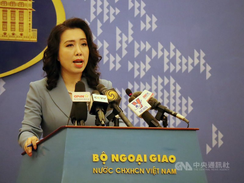 被問及越南是否有意和台灣推動旅遊泡泡,越南外交部發言人黎氏秋姮(圖)表示,越台復航時間表,需要在符合地區、全球與越南境內疫情演變的情況下仔細討論。中央社記者陳家倫河內攝 110年3月11日