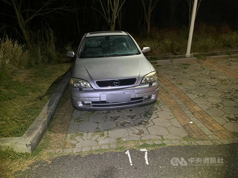 台中警方11日獲報指出,西屯區東大路一棟大樓內的陳姓夫妻爭吵後失蹤,請警方協尋。警方循線發現兩人車輛停放於望高寮公園附近停車場,但人員到場時,車內未見夫妻蹤影,便出動大批警消人員搜山,12日尋獲兩人遺體。(民眾提供)中央社記者蘇木春傳真 110年3月12日