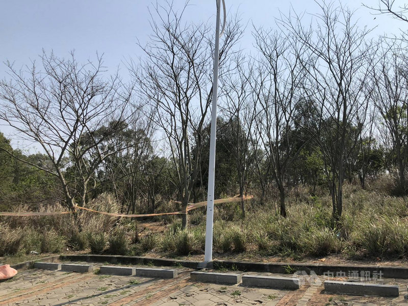 一名陳姓男子疑殺妻後將屍體裝箱載到台中望高寮公園附近棄屍,隨後在樹上上吊身亡,警方12日尋獲2人遺體,全案仍在調查中。(珍惜生命, 自殺不能解決問題,生命一定可以找到出路。如果需諮商或相關協助可撥生命線專線「1995」或張老師服務專線「1980」。)(民眾提供)中央社記者蘇木春傳真 110年3月12日