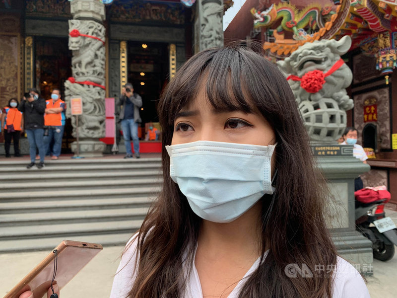 無黨籍高雄市議員黃捷近來受到網路性騷擾訊息攻擊,她14日受訪表示,言語性騷擾的行為就是犯罪,希望網友節制,她會繼續勇敢下去,同時蒐證處理。中央社記者王淑芬攝 110年3月14日