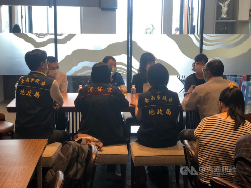 有媒體報導台南市一起預售屋建案擠進千人排隊,內政部與台南市政府14日前往稽查是否涉及炒作。(內政部提供)