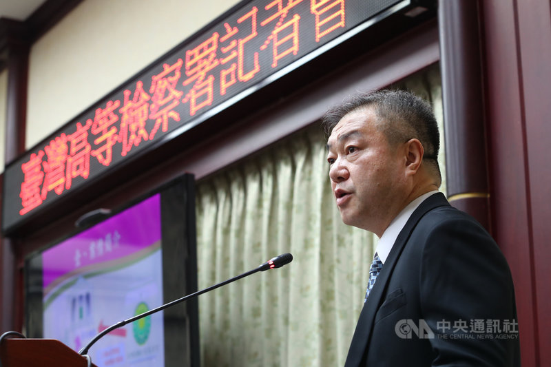 台灣高等檢察署15日上午召開記者會,發言人吳怡明(圖)表示,與翁茂鍾有關的「諸慶恩案」,決定向台灣高等法院聲請再審,目的只有一個,還諸慶恩及其家人一個清白。中央社記者王騰毅攝 110年3月15日