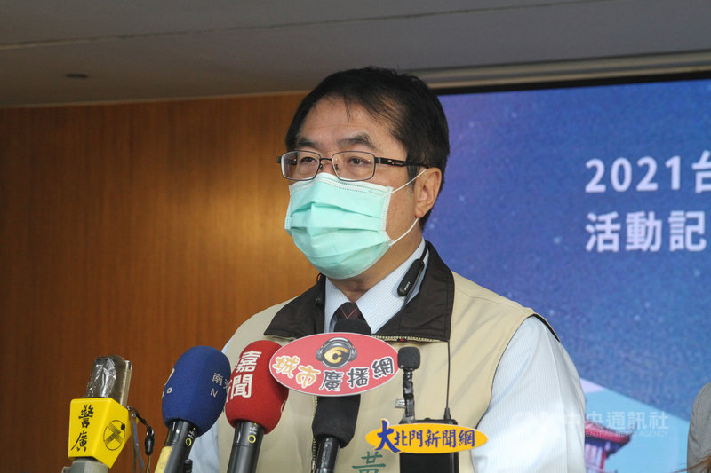 台南市長黃偉哲15日接受媒體聯訪時表示,台南近年人口未大幅增加,希望房市維持平穩,不歡迎外來建商惡意炒房。中央社記者楊思瑞攝 110年3月15日