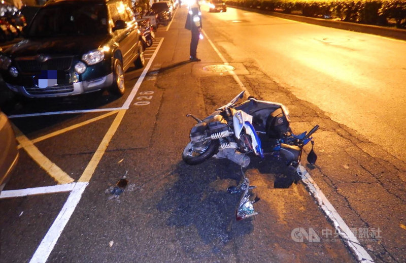 台中市一名沒有駕照的張姓高中生,7日凌晨駕駛賓士車與機車女騎士碰撞,彭姓女騎士頭部重創命危,仍在醫院搶救中。張母15日發表書面聲明致歉。(民眾提供)中央社記者郝雪卿傳真 110年3月15日