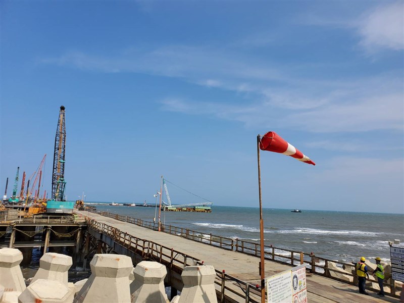 國發會主委龔明鑫表示,基於兩大原因,雲林麥寮興建天然氣接收站不會是三接的替代方案。圖為中油依法取得三接開發許可後,推動各項工程。(圖取自中油網頁cpc.com.tw)