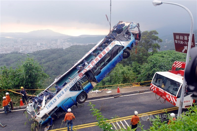 蘇花公路遊覽車撞山壁重大事故勾起多件傷心往事 社會 重點新聞 中央社cna