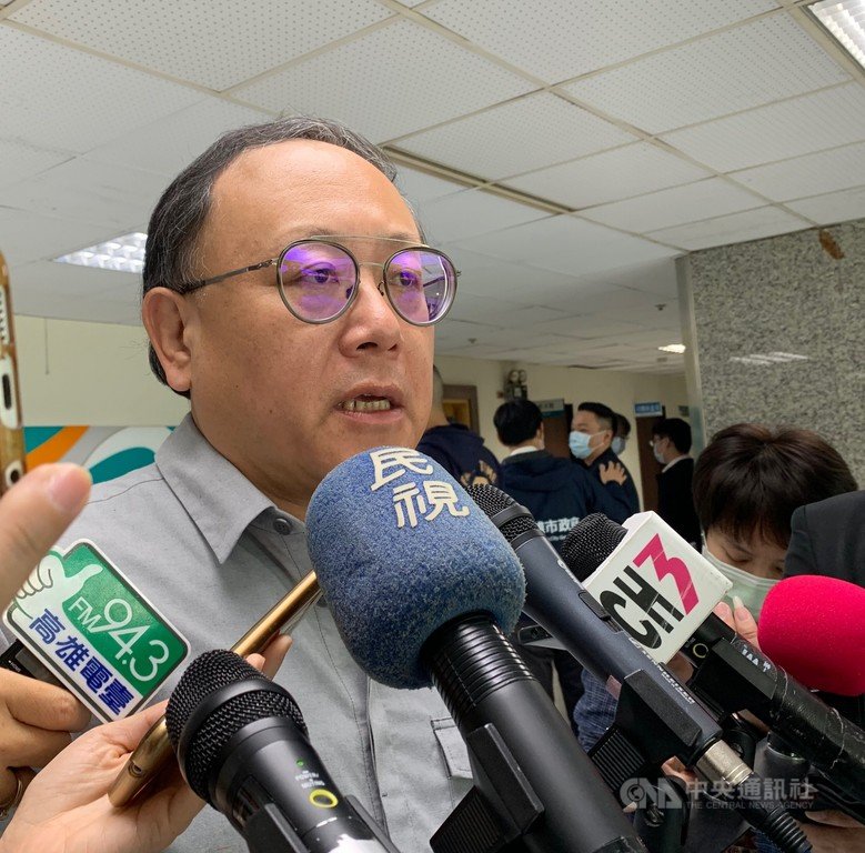 高雄流行音樂中心將於27日滿載測試,15日首日開放索票馬上秒殺。副市長史哲(圖)16日表示,高流行政法人董監事將組成現場小組檢視軟硬體設施等,再進行調整修正。中央社記者王淑芬攝 110年3月16日