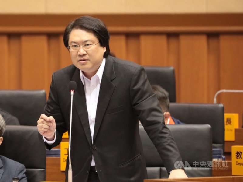 基隆富貴市場因鑑定為海砂屋市府打算拆除,但過程中引起討論,市長林右昌(圖)17日在議會答詢表示,拆除富貴市場唯一理由就是市民安全不能打折扣。中央社記者王朝鈺攝 110年3月17日