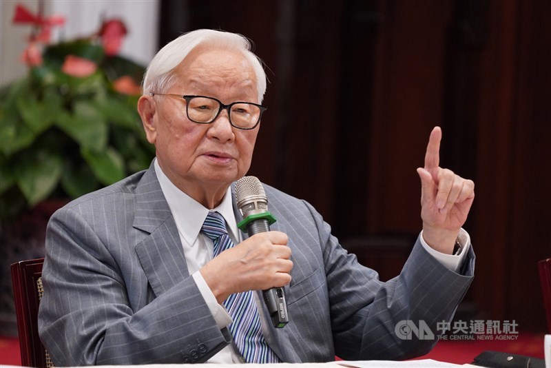 晶圓代工廠台積電17日除息,創辦人張忠謀退休後若未處分持股,估計將有3.12億元入袋。(中央社檔案照片)