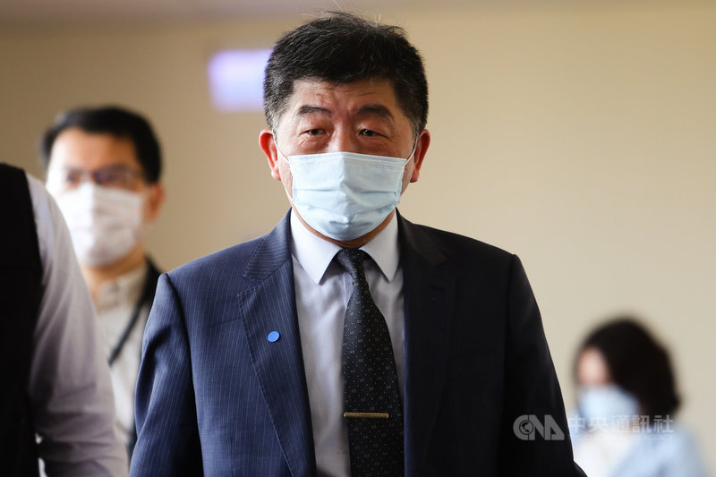 立法院社會福利及衛生環境委員會17日邀請衛生福利部長陳時中(前),針對COVID-19疫苗整備情況進行報告並備詢。中央社記者王騰毅攝 110年3月17日