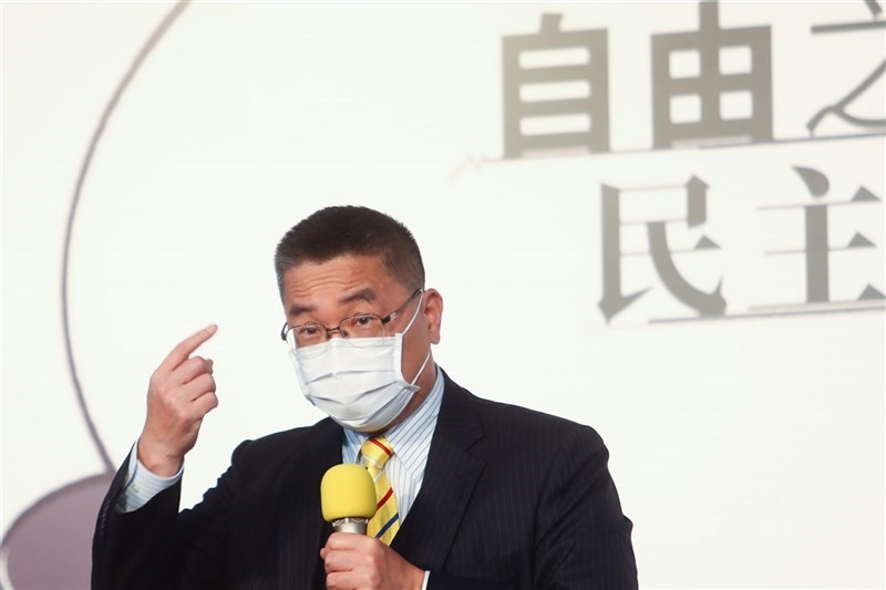內政部為爭取更多國際及港澳非營利組織來台設辦事處,30多年來首度修正作業要點,簡化申請登記程序,也刪除辦事處以一個為限的規定。圖為內政部長徐國勇。(中央社檔案照片)