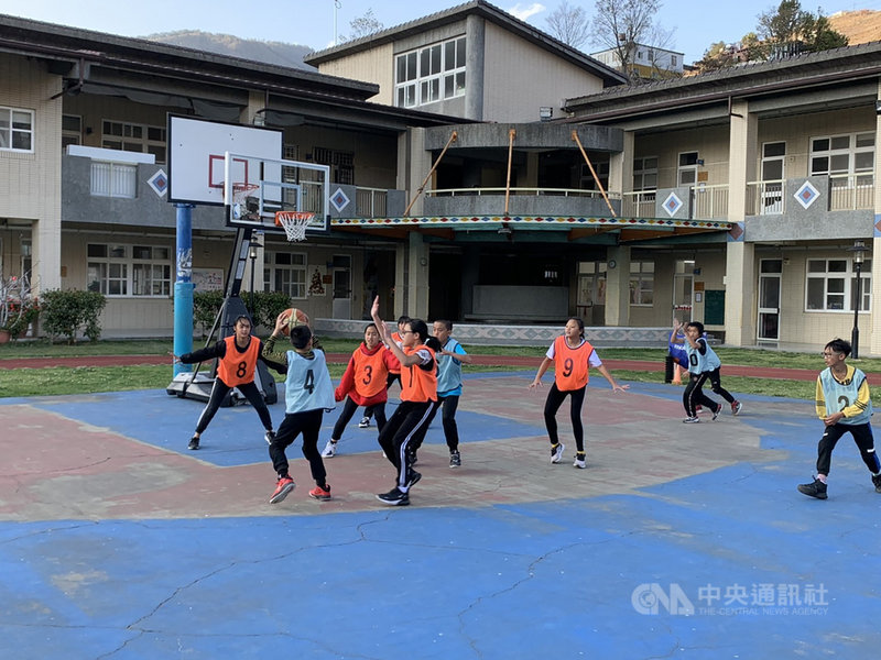 偏鄉小童打出籃球夢中市平等國小寫歷史 運動 中央社cna