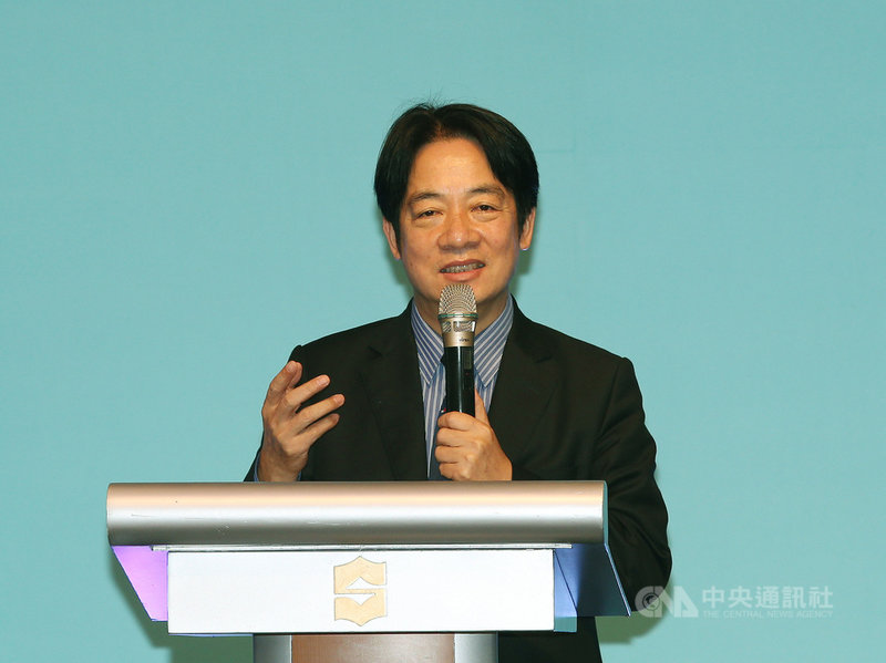 副總統賴清德18日應邀出席第24屆傑出基金「金鑽獎」頒獎典禮並致詞。中央社記者郭日曉攝 110年3月18日