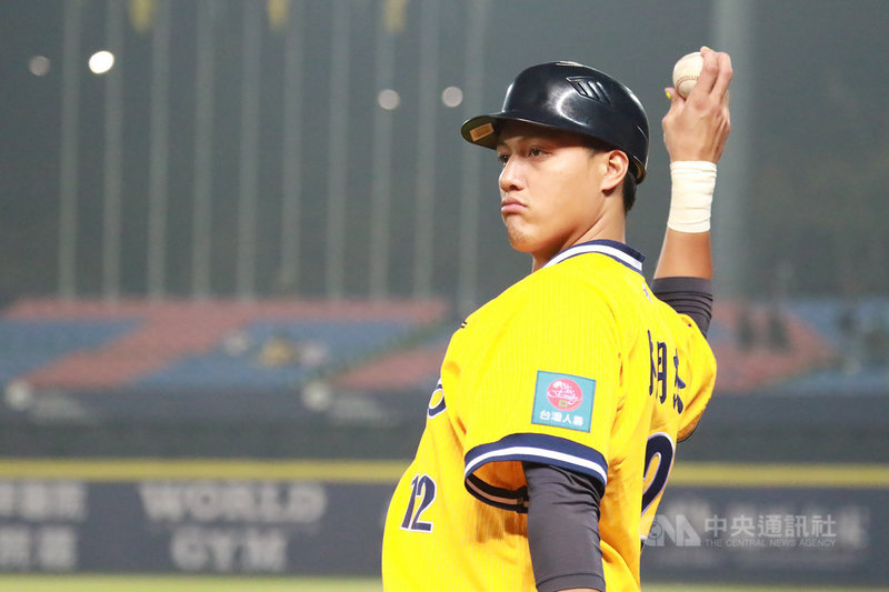 中華職棒中信兄弟隊捕手林明杰18日攻守俱佳,讓5名跑者在壘上出局,打擊也有猛打賞演出,在30歲生日及個人生涯百場出賽這天,成功助隊奪勝。(中信兄弟提供)中央社記者楊啟芳傳真 110年3月18日