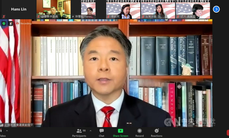 20多個台灣僑民社團串連,發聲反對歧視亞裔,台裔聯邦眾議員劉雲平(圖)發言。中央社記者林宏翰洛杉磯攝 110年3月18日