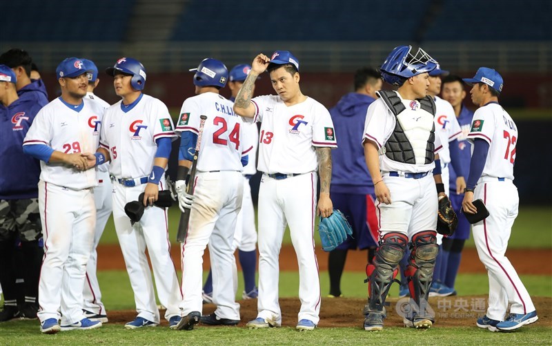 東京奧林匹克運動會棒球6搶1資格賽6月16日在台灣登場,外隊居家檢疫天數確定從14天減到7天。圖為2019年世界12強棒球錦標賽熱身賽。(中央社檔案照片)