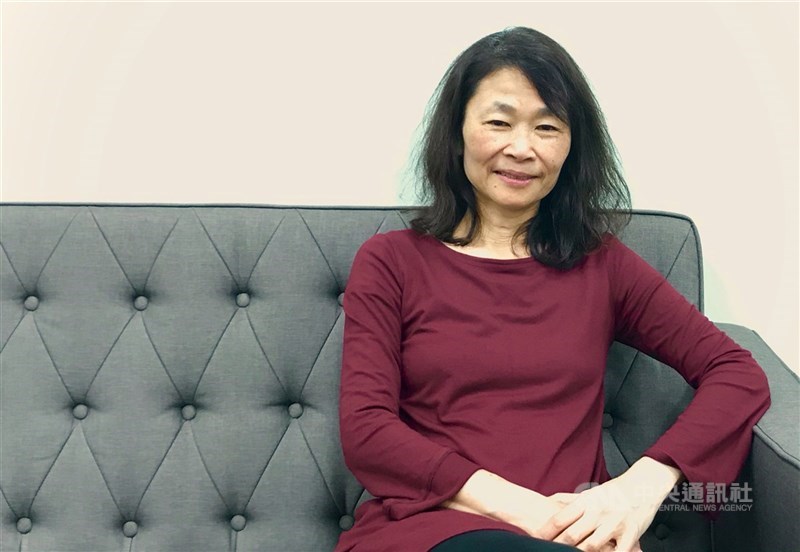 香港兩家報紙19日同時點名香港科技大學教授李靜君(圖)不適任,因她前年11月來台灣演講,自承參與「反送中」活動。(中央社檔案照片)