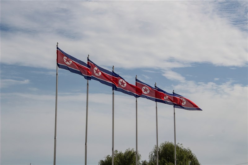 馬來西亞將一名北韓公民引渡到美國後,北韓外交部發布聲明表示將與馬國斷絕外交關係。圖為北韓國旗。(示意圖/圖取自Unsplash圖庫)