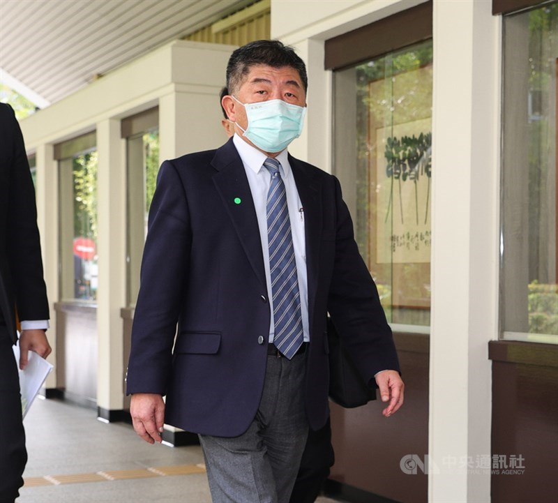 中央流行疫情指揮中心指揮官陳時中19日表示,牛津AZ疫苗22日前配送完,下午5時專家會議討論,會議結束後舉行記者會公布開打日期。(中央社檔案照片)