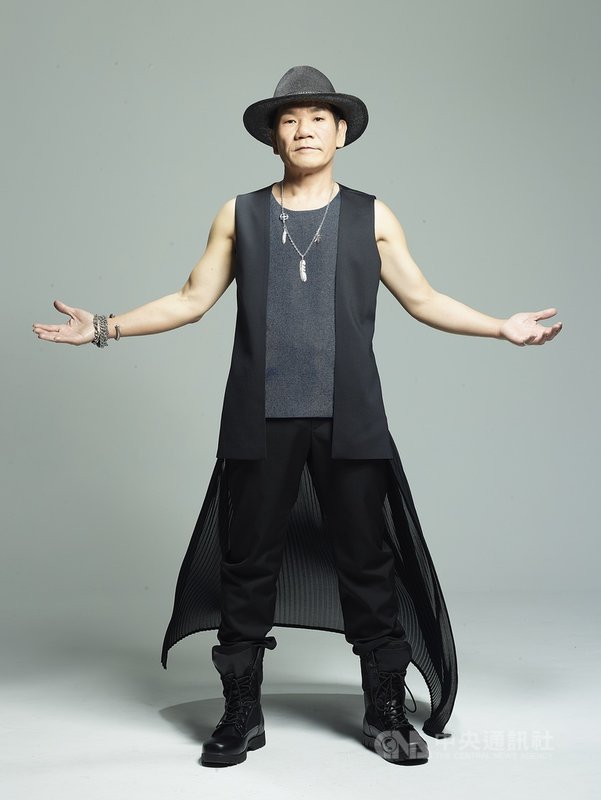 歌手趙傳將於4月發行第14張國語專輯「老不休」,7月31日也將站上台北流行音樂中心,舉辦「趙傳2021人生大夢」演唱會,象徵為自己下一個30年的音樂生涯開啟全新樂章。(旋風音樂提供)中央社記者葉冠吟傳真 110年3月21日