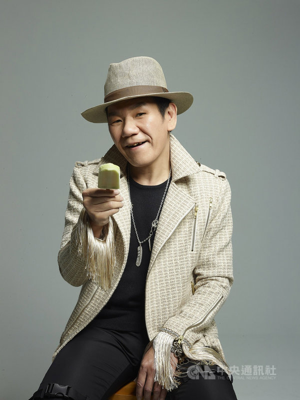 歌手趙傳將於4月發行第14張國語專輯「老不休」,出道33年的他笑說,要逆其道而行,將「老」化為動力,高調唱出年近60的人生心境及轉變。(旋風音樂提供)中央社記者葉冠吟傳真 110年3月21日