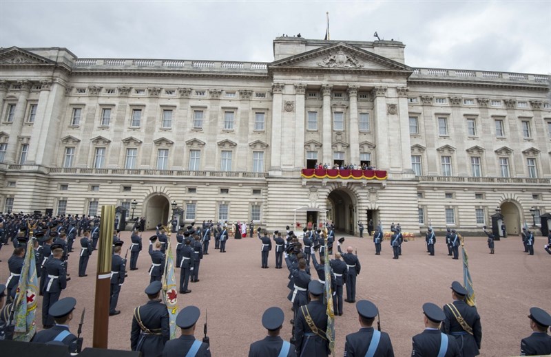 英國哈利王子和妻子梅根驚爆英國王室內部有種族歧視情事，英媒報導，白金漢宮正在檢視所有王室的多元性政策。（圖取自英國王室網頁royal.uk）