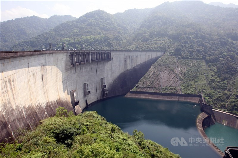 北水處表示,依翡翠水庫水量估計,再支援外縣市水情4個月都沒問題。圖為翡翠水庫。(中央社檔案照片)