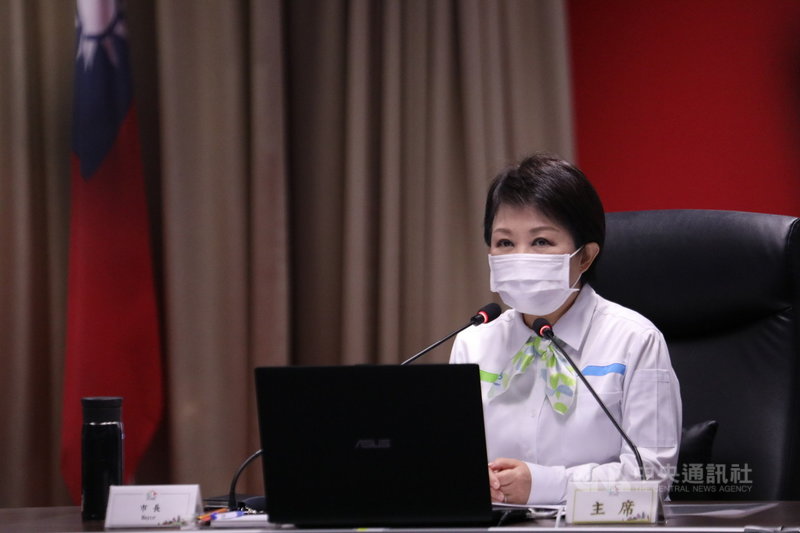 對於台中火力發電廠將興建2部燃氣機組,台中市長盧秀燕23日表示,支持中火機組汰舊換新,但如要增加2部燃氣機組,中火就應拆除4部老舊燃煤機組,而不是備而不用。中央社記者郝雪卿攝 110年3月23日