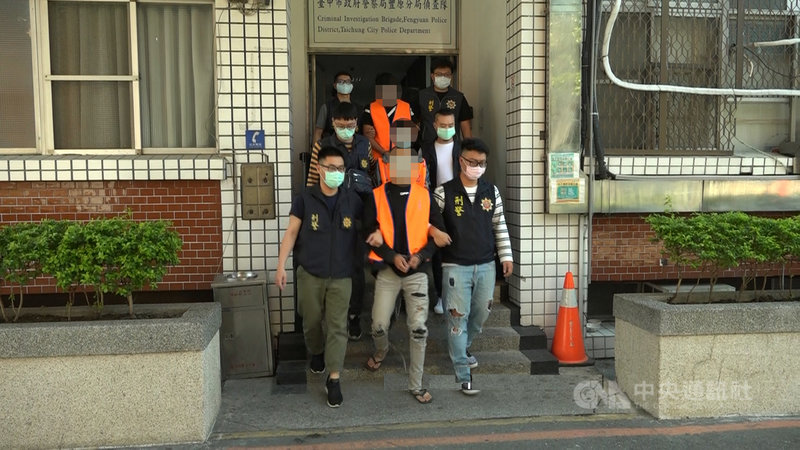 綽號 白狗 暴力集團橫行討債中市警逮9人送辦 社會 中央社cna 綽號 白狗 暴力集團橫行討債中市警逮9人送辦 社會 中央社cna