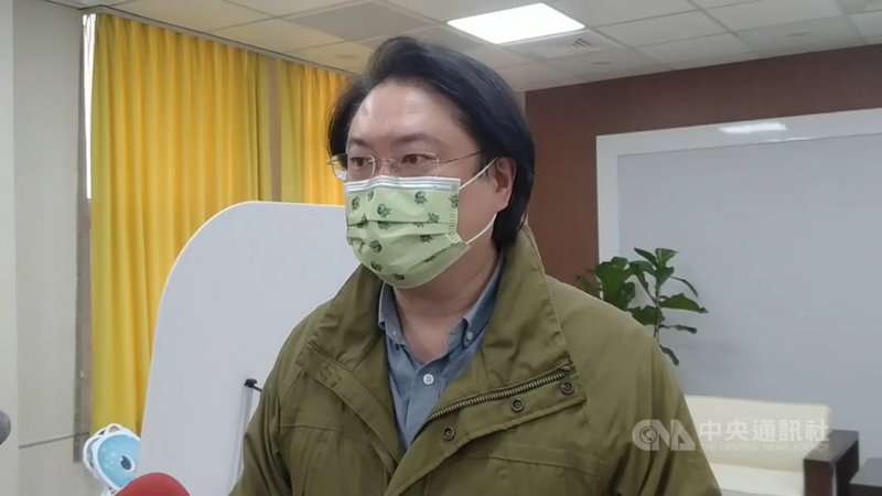 首批AZ疫苗22日開始施打,對於媒體問及是否施打疫苗,基隆市長林右昌(圖)23日表示,遵照中央流行疫情指揮中心安排。中央社記者王朝鈺攝 110年3月23日
