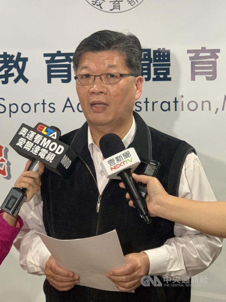 體育署競技組代理組長藍坤田(圖)表示,23日上午共有10名運動員接受首波疫苗接種,其中包括網球小將曾俊欣等人,預計會有7個運動種類、45名選手將依序接種。中央社記者龍柏安攝 110年3月23日